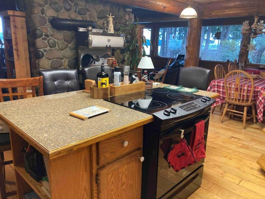 Union Bay Log Home エクステリア 写真